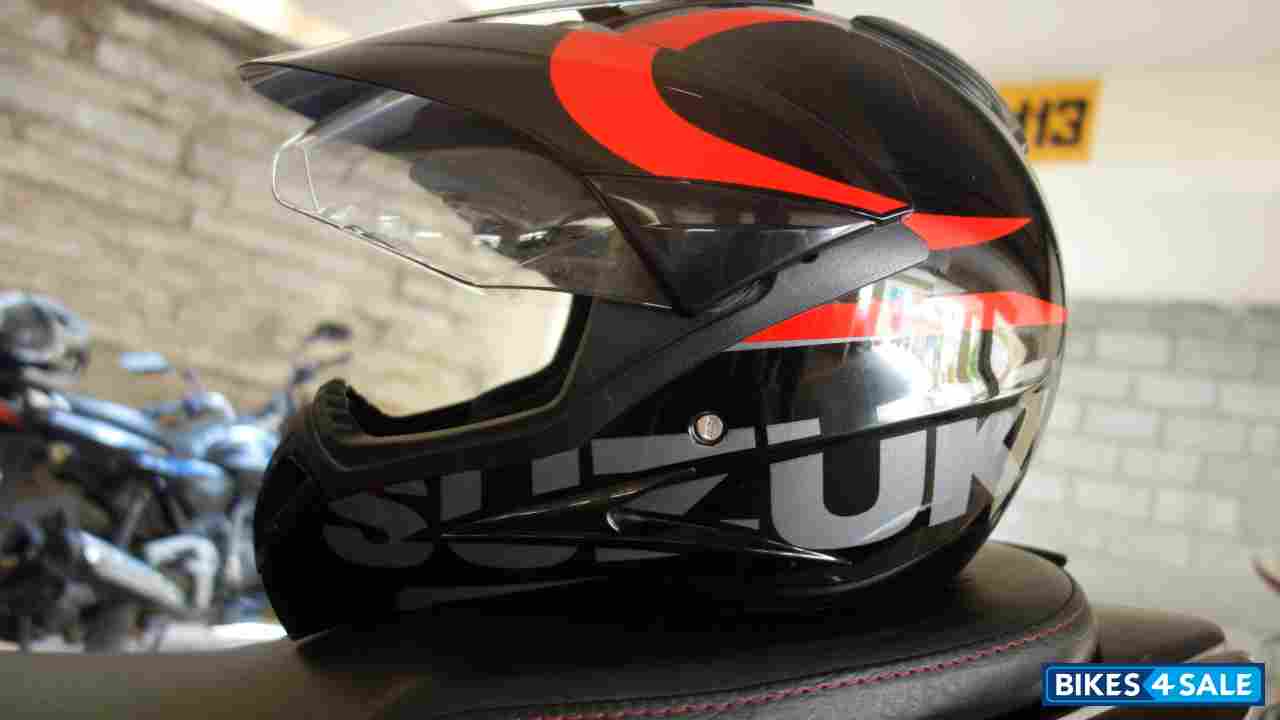 Black Suzuki Gixxer SF Fi