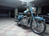 Blue Royal Enfield Classic Squadron Blue