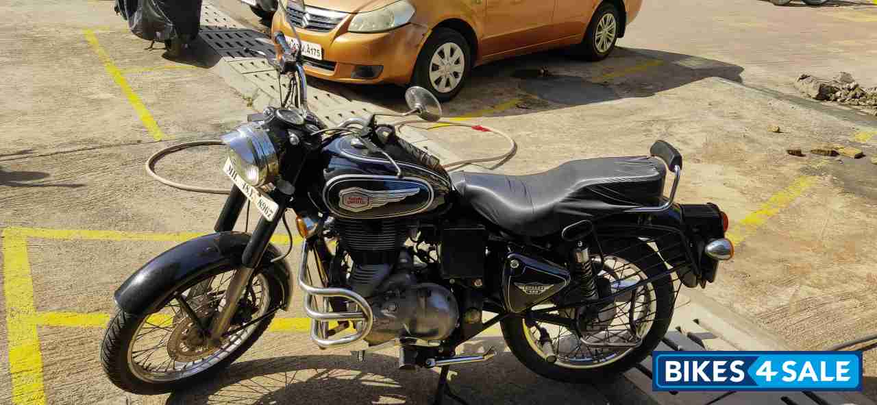 Black Royal Enfield Bullet Standard 500