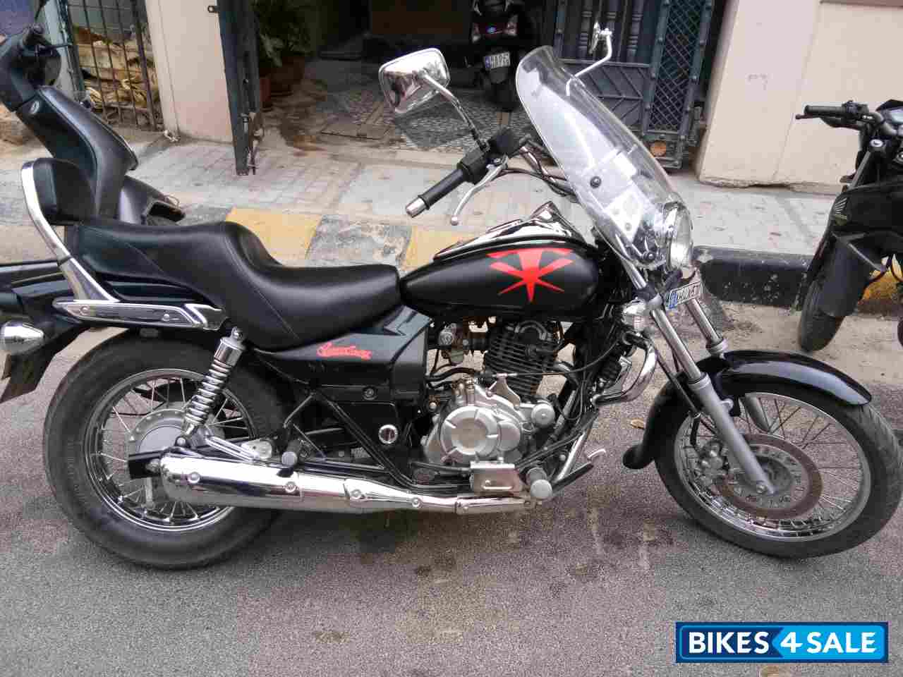 Black Bajaj Avenger Cruise 220