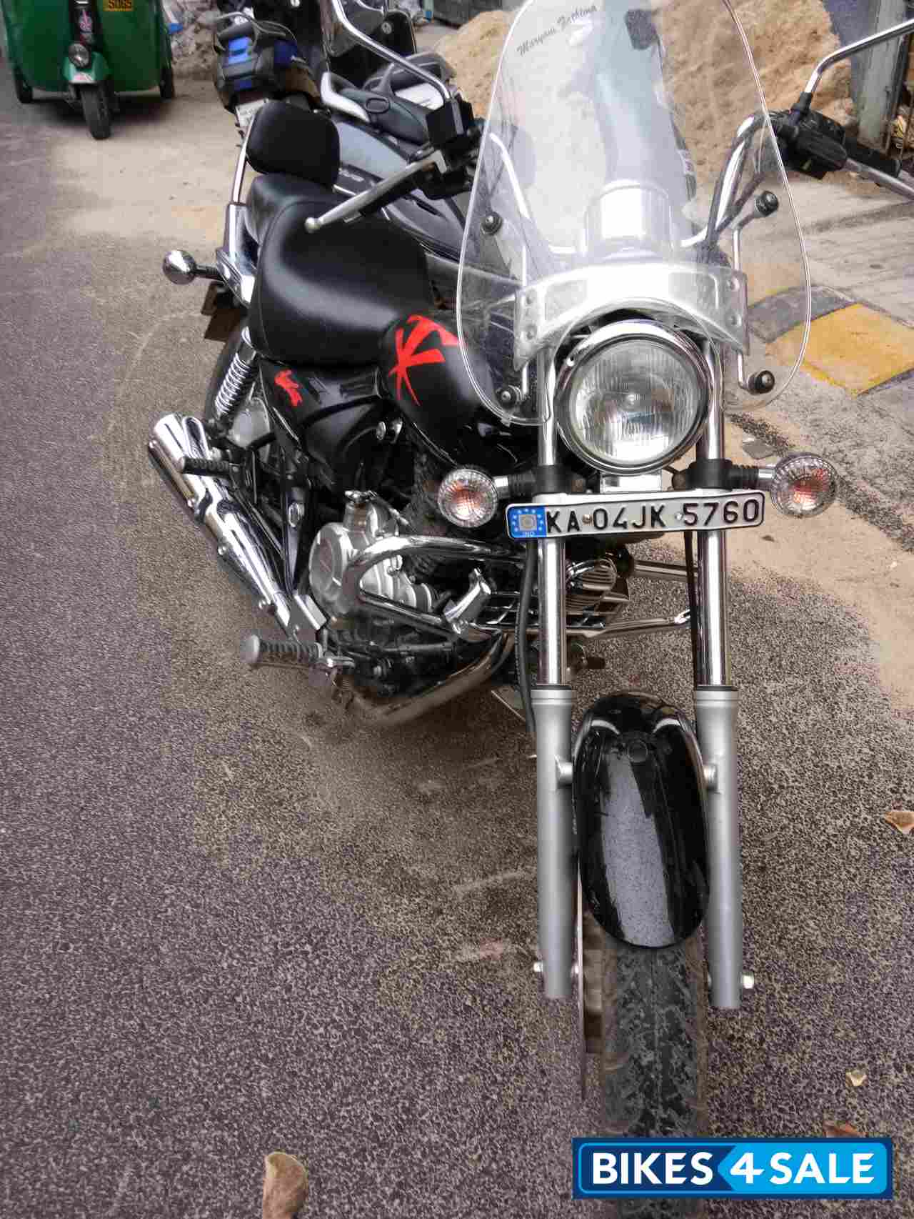 Black Bajaj Avenger Cruise 220
