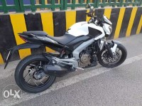 White Bajaj Dominar 400