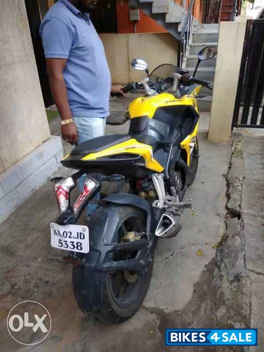 Bajaj Pulsar RS 200 ABS