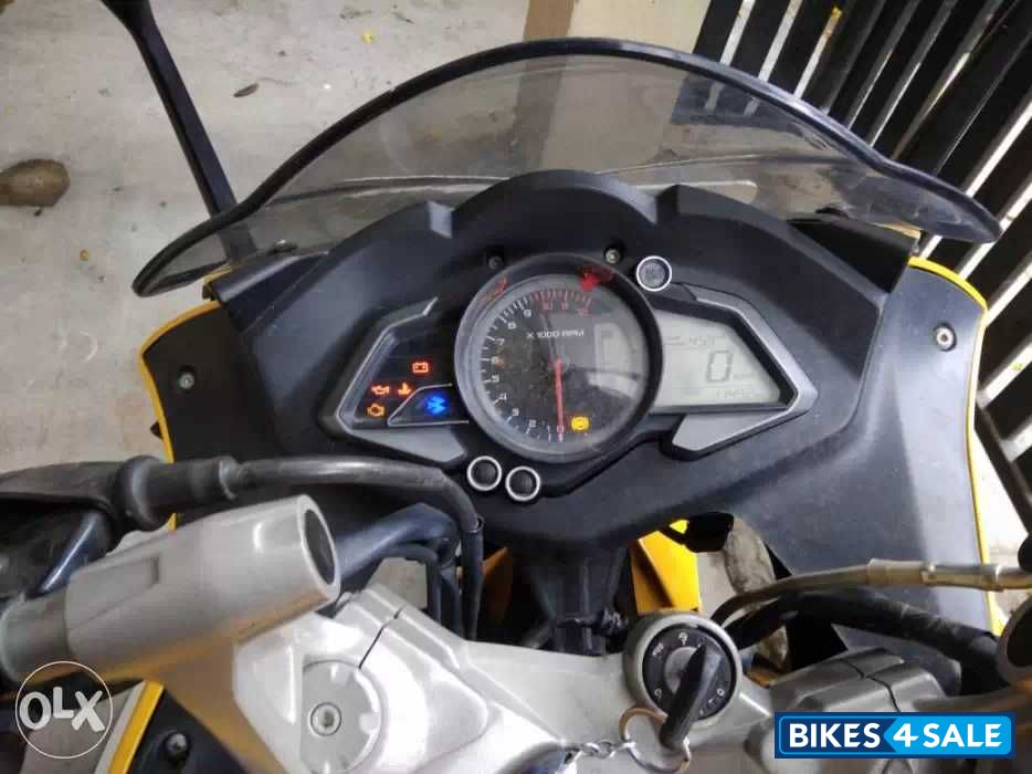 Bajaj Pulsar RS 200 ABS