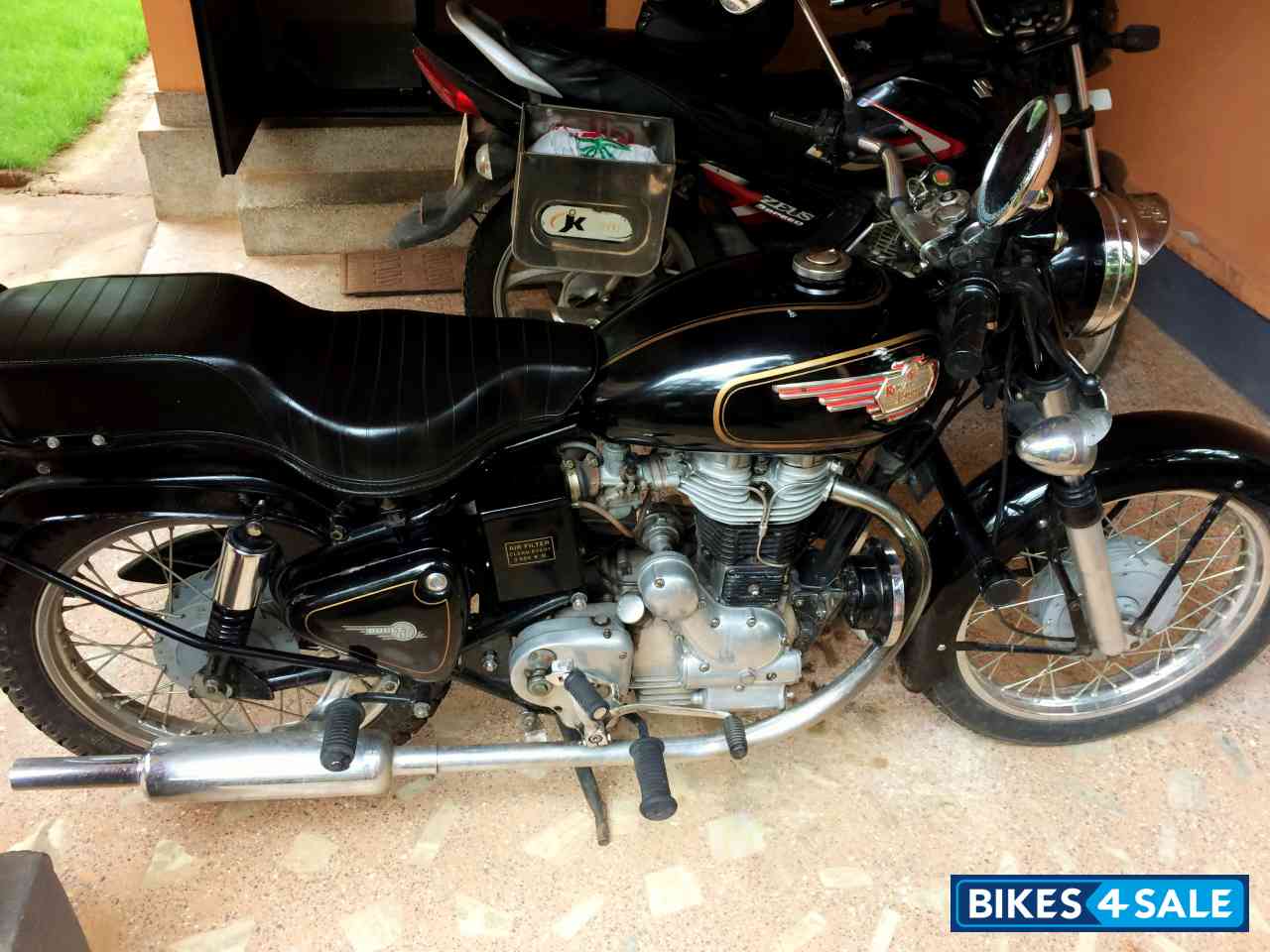 Black Royal Enfield Bullet Standard 350