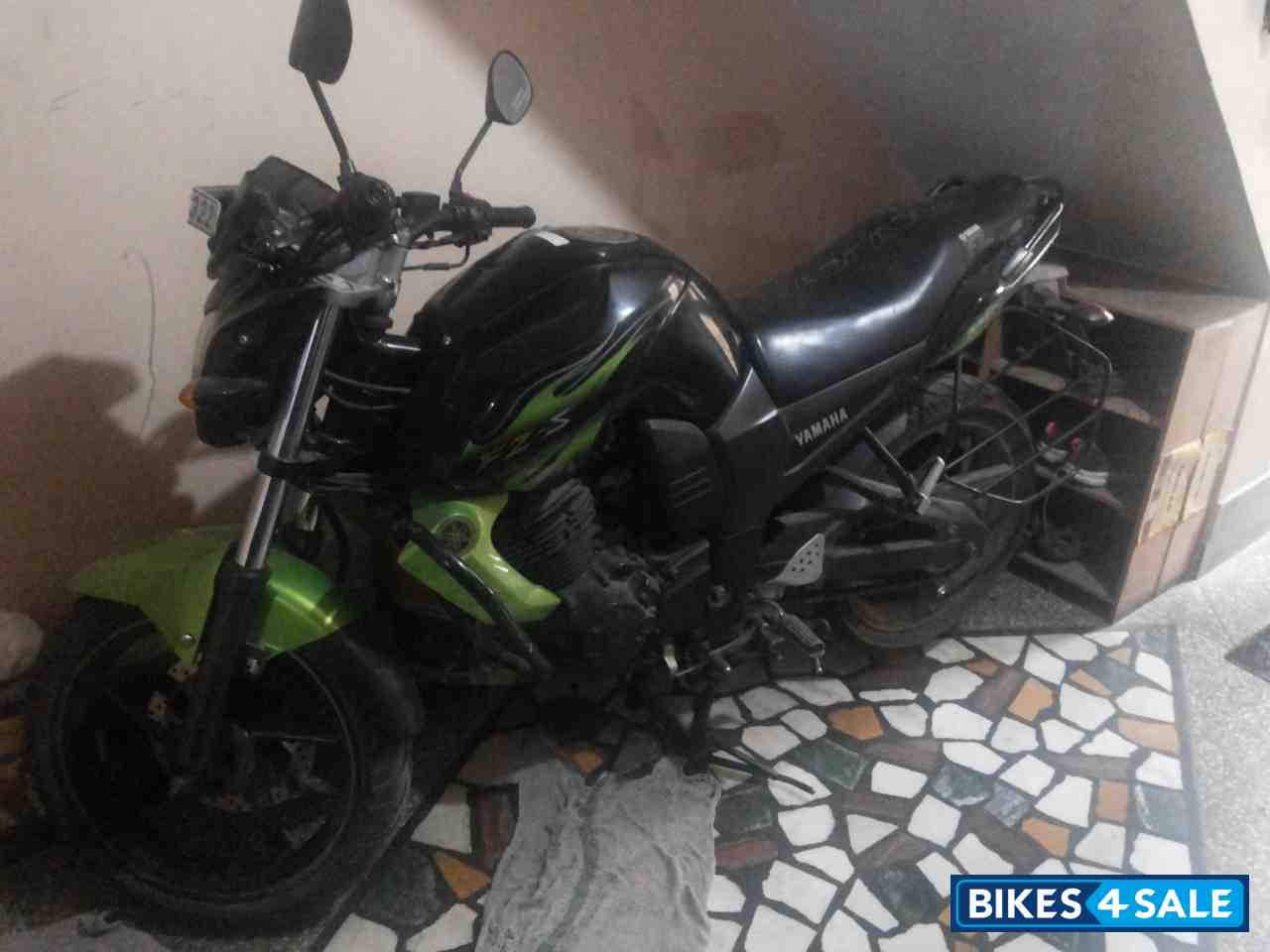 Black Green Yamaha FZ-S Black Green Yamaha FZ-S