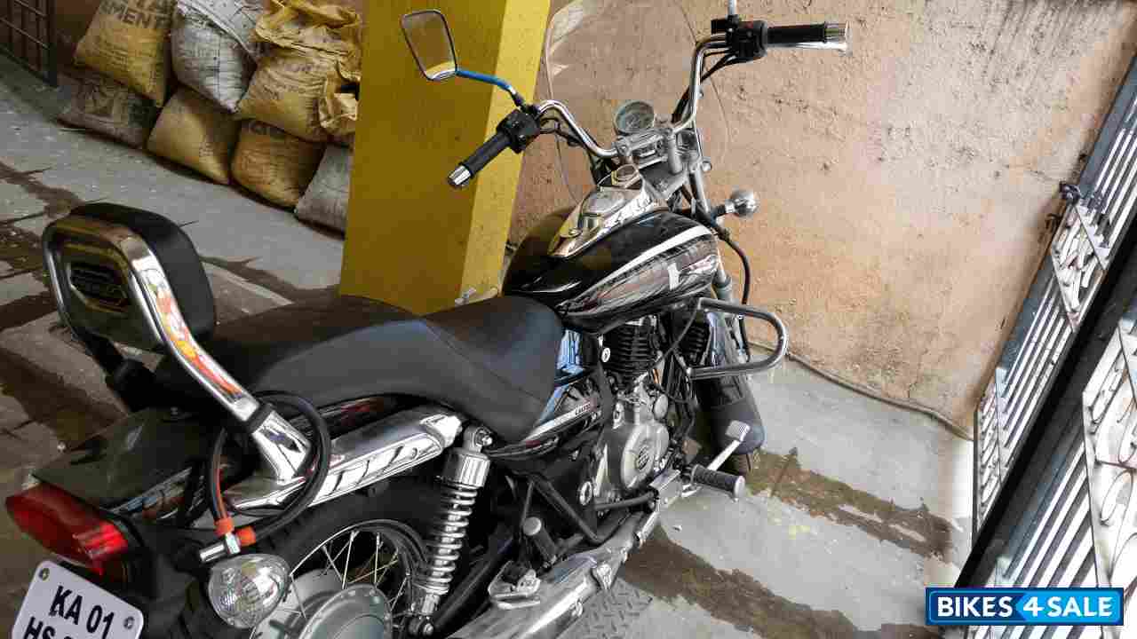 Black Bajaj Avenger Cruise 220