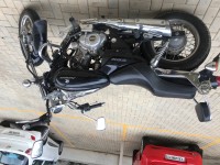 Black Bajaj Avenger 200 DTS-i