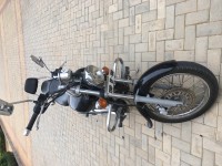 Black Bajaj Avenger 200 DTS-i