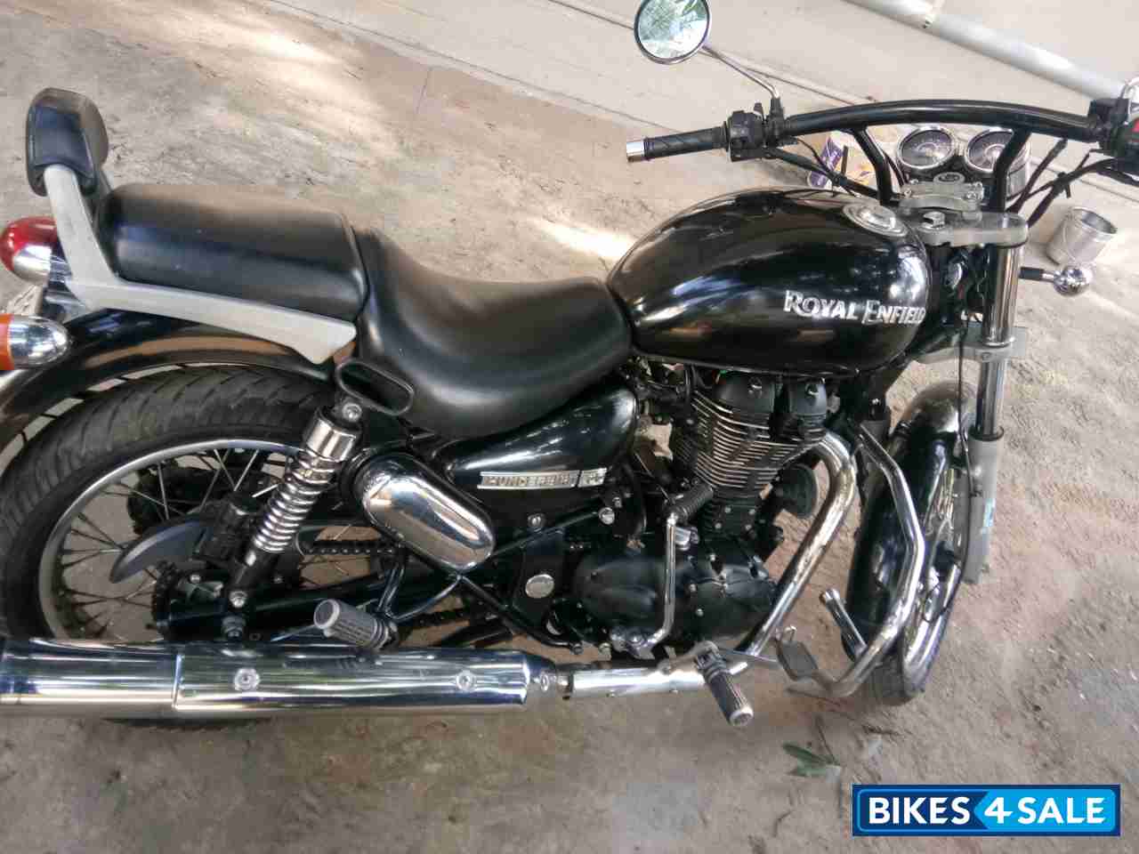 Black Royal Enfield Thunderbird 500