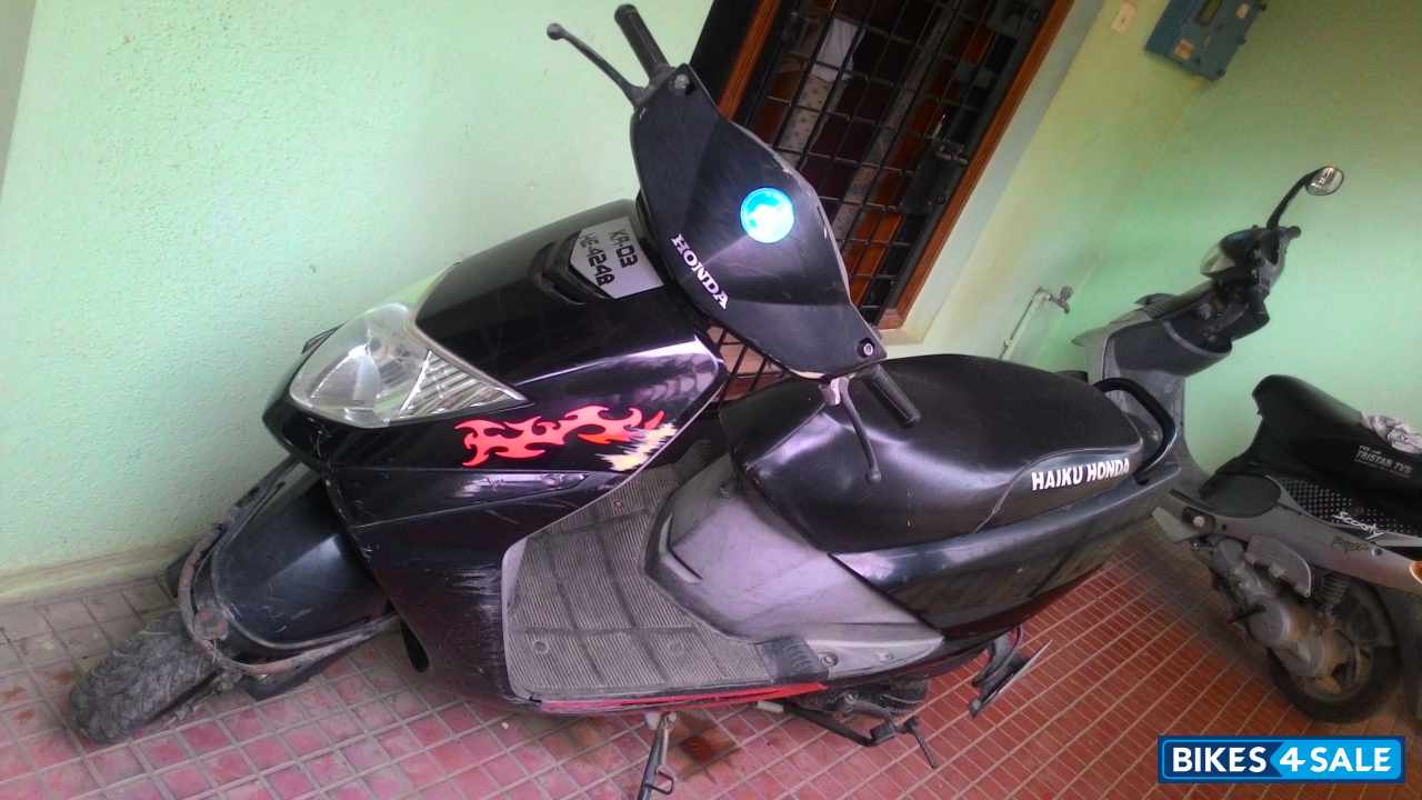 Black Honda Dio