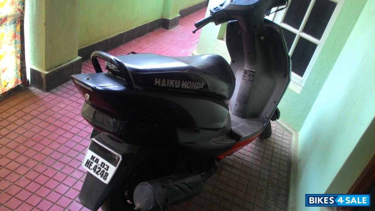 Black Honda Dio