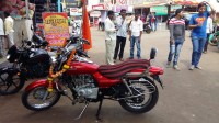 Red Bajaj Avenger 220 DTS-i