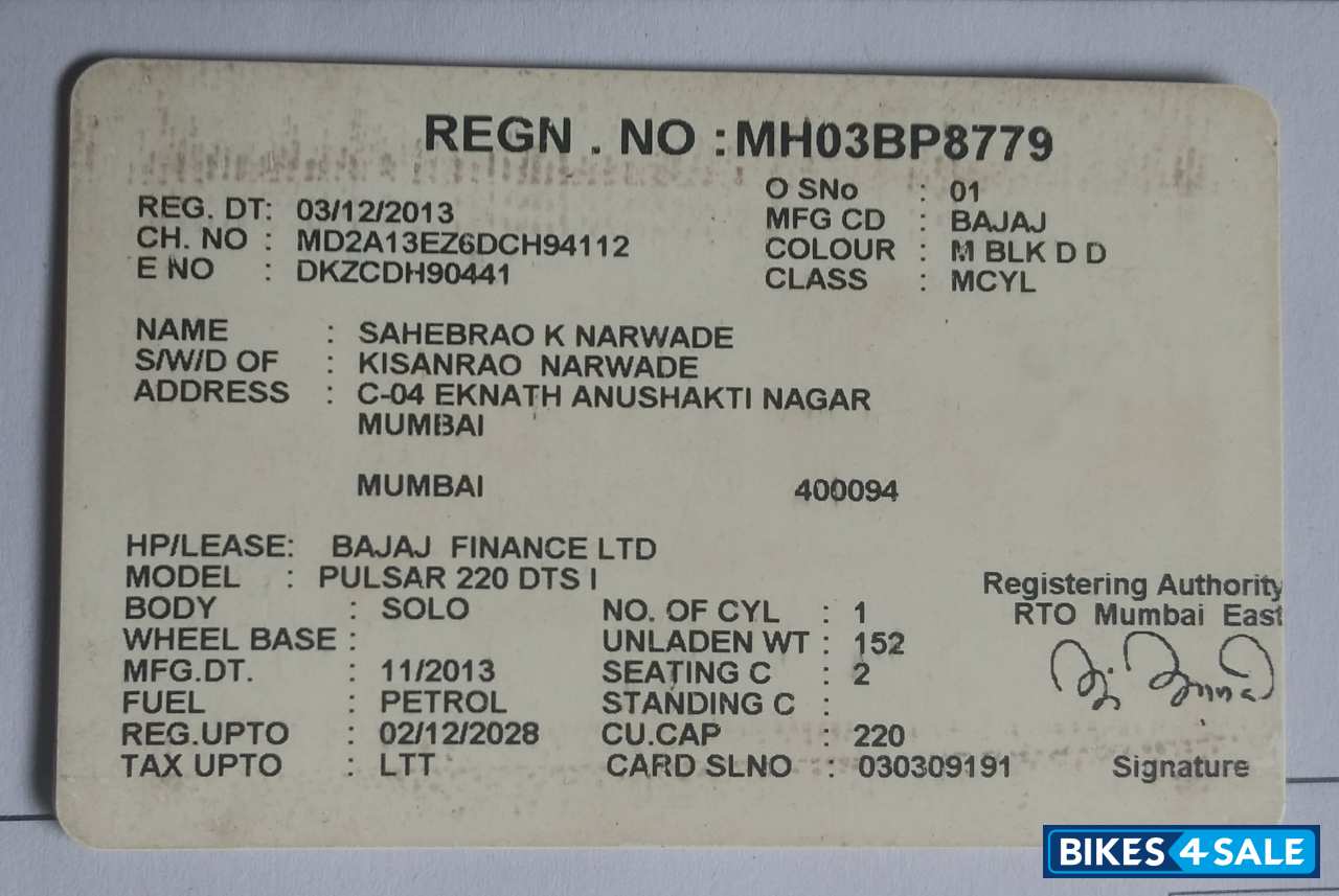 Black Bajaj Pulsar 220 DTSi