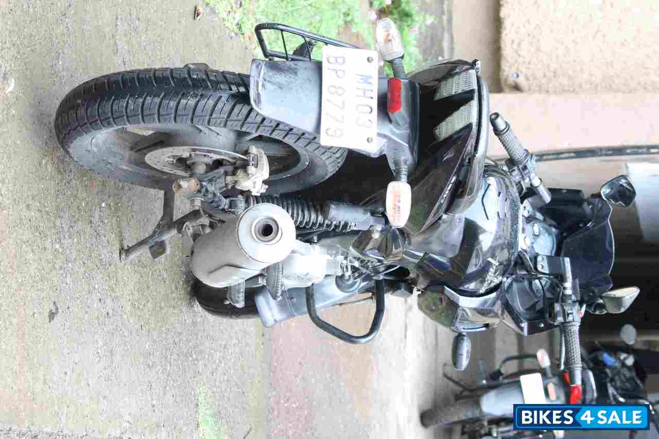 Black Bajaj Pulsar 220 DTSi