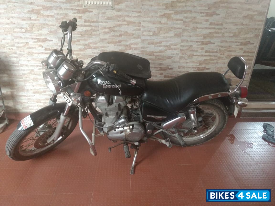 Black Royal Enfield Bullet 350 Twinspark