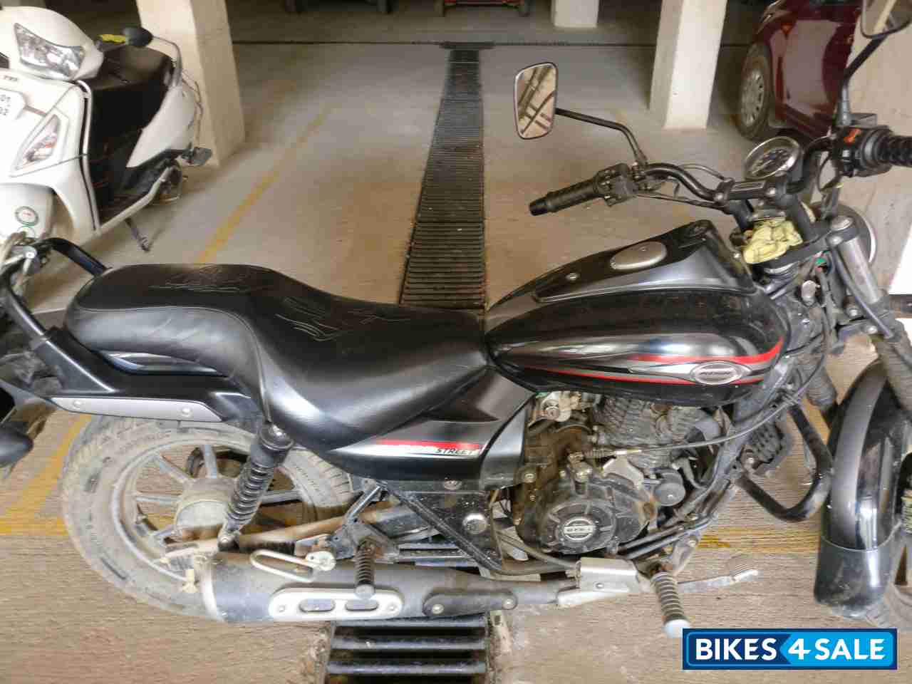 Black Bajaj Avenger Street 220