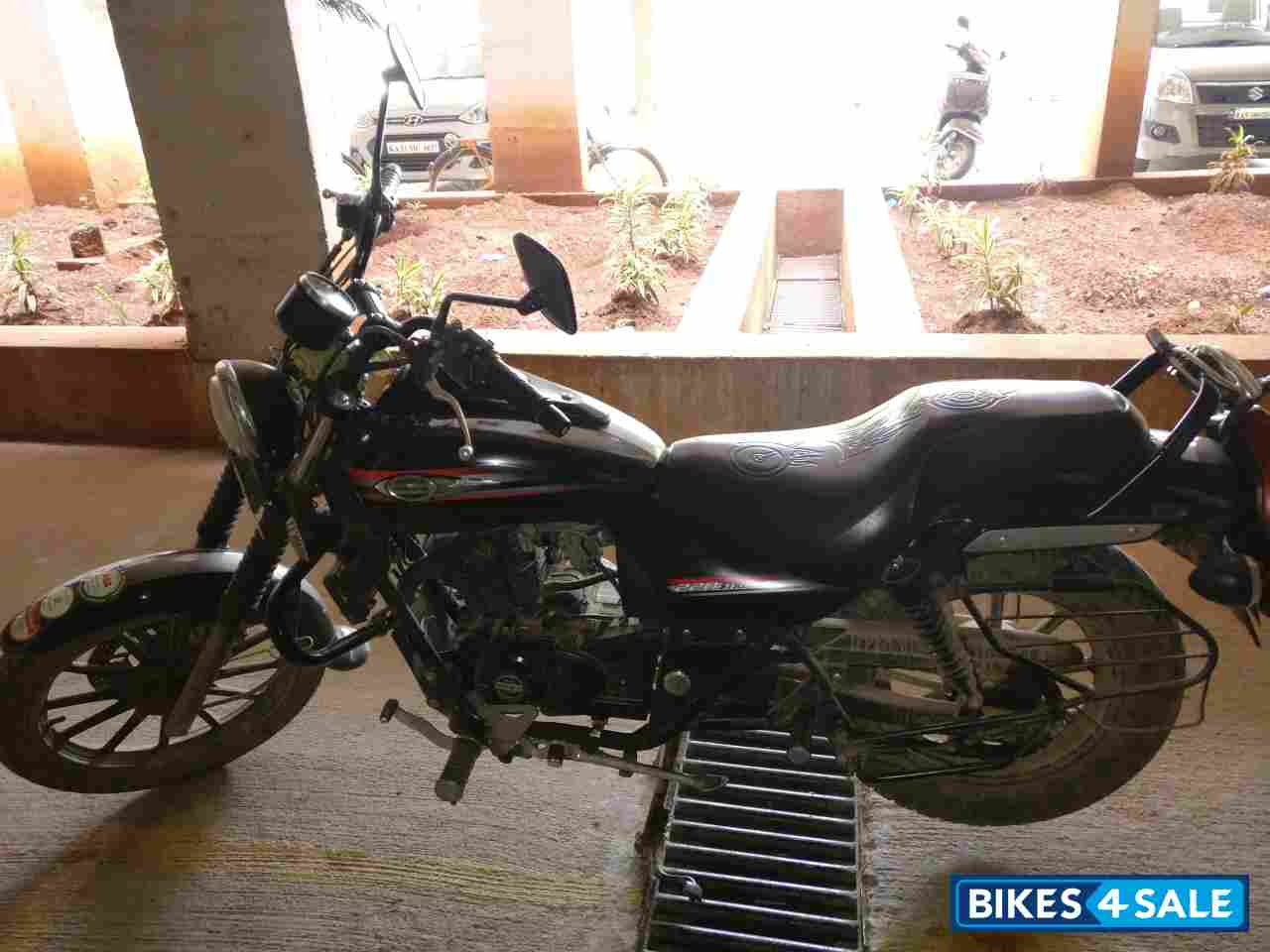 Black Bajaj Avenger Street 220 Black Bajaj Avenger Street 220