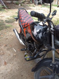 Black Red Honda Dream Yuga