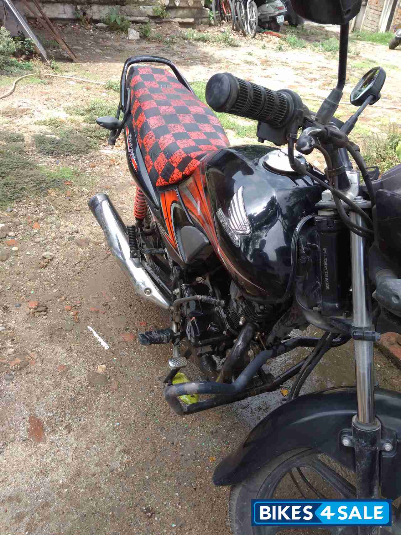 Black Red Honda Dream Yuga