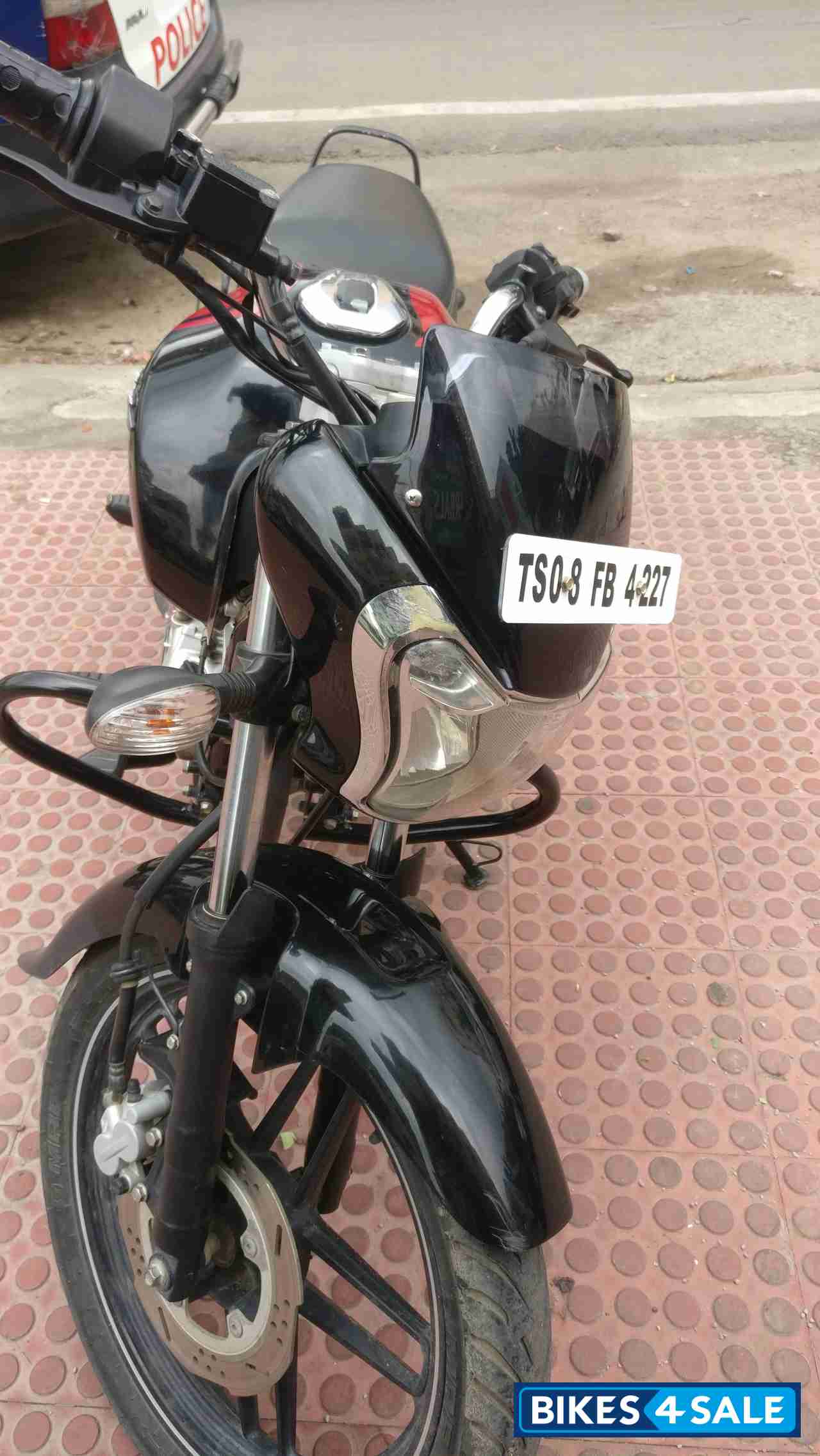 Bajaj V15