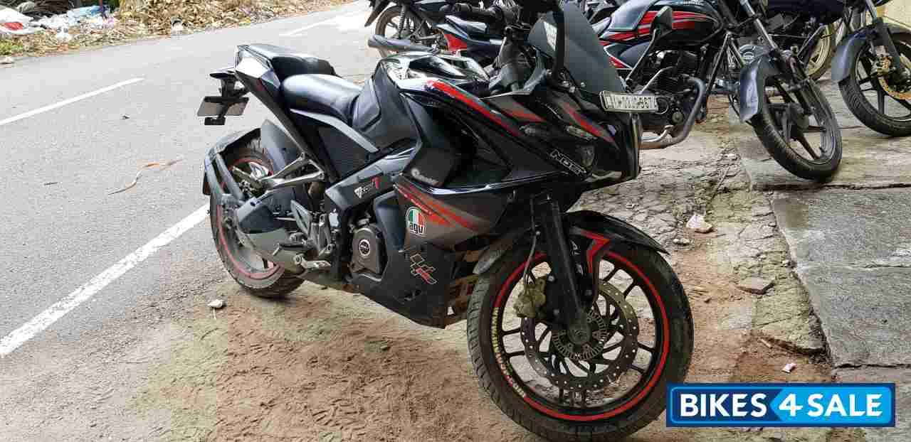 Bajaj Pulsar RS 200 ABS