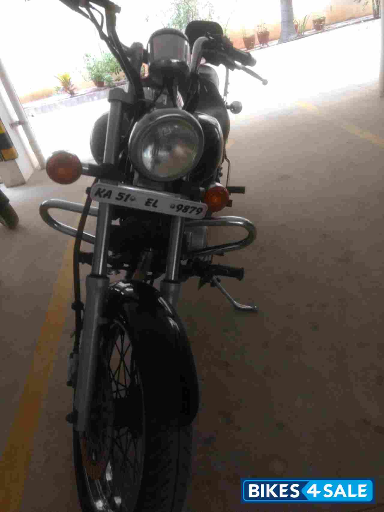 Black Bajaj Avenger 220 DTS-i