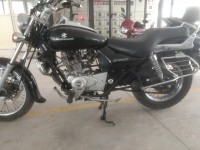 Black Bajaj Avenger 220 DTS-i