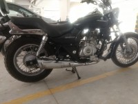 Black Bajaj Avenger 220 DTS-i