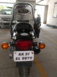 Black Bajaj Avenger 220 DTS-i