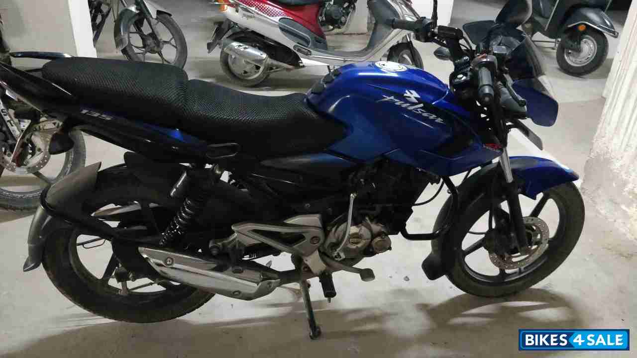 Royal Blue Bajaj Pulsar 135LS