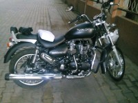 Black Royal Enfield Thunderbird 350