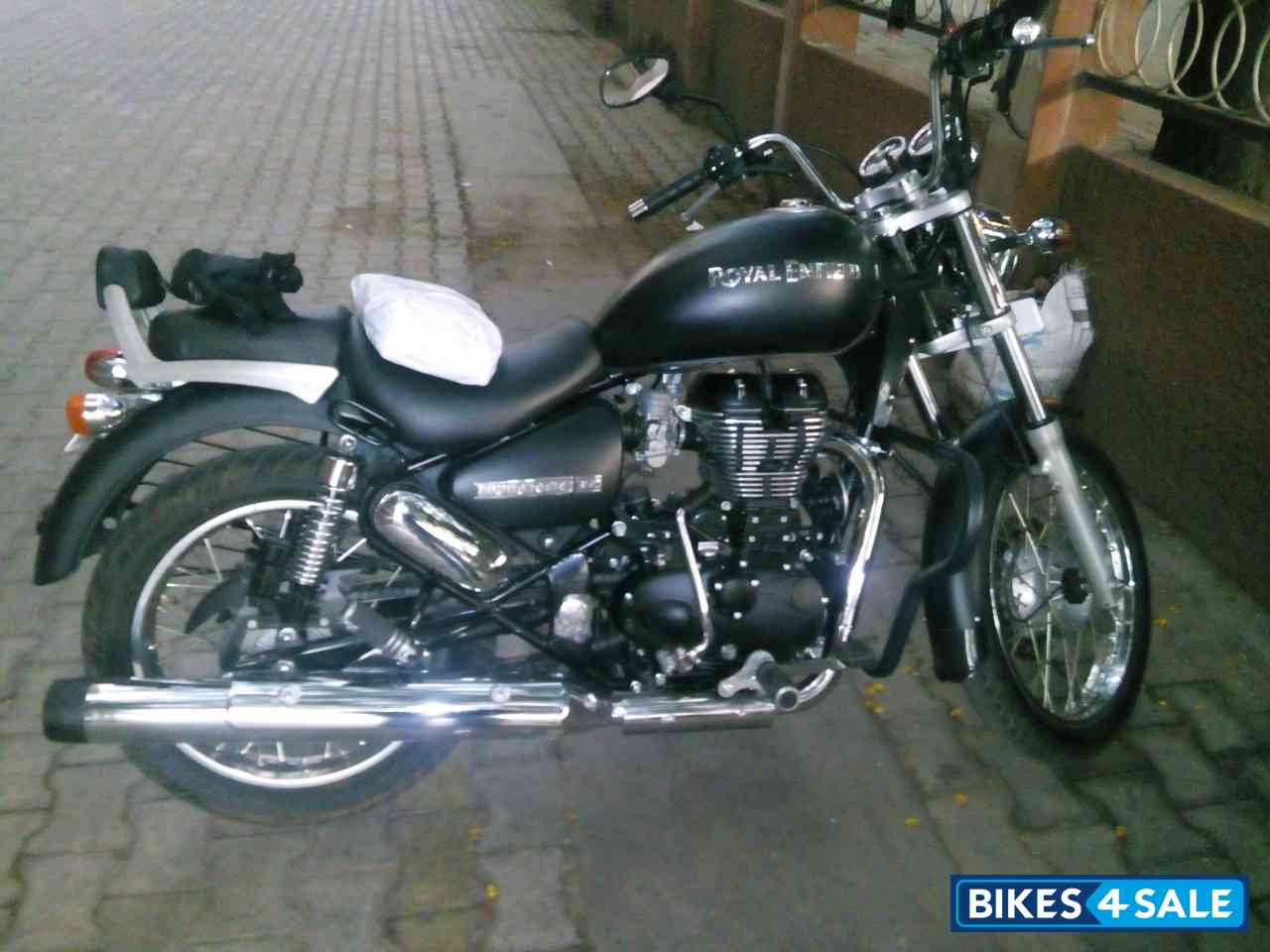 Black Royal Enfield Thunderbird 350