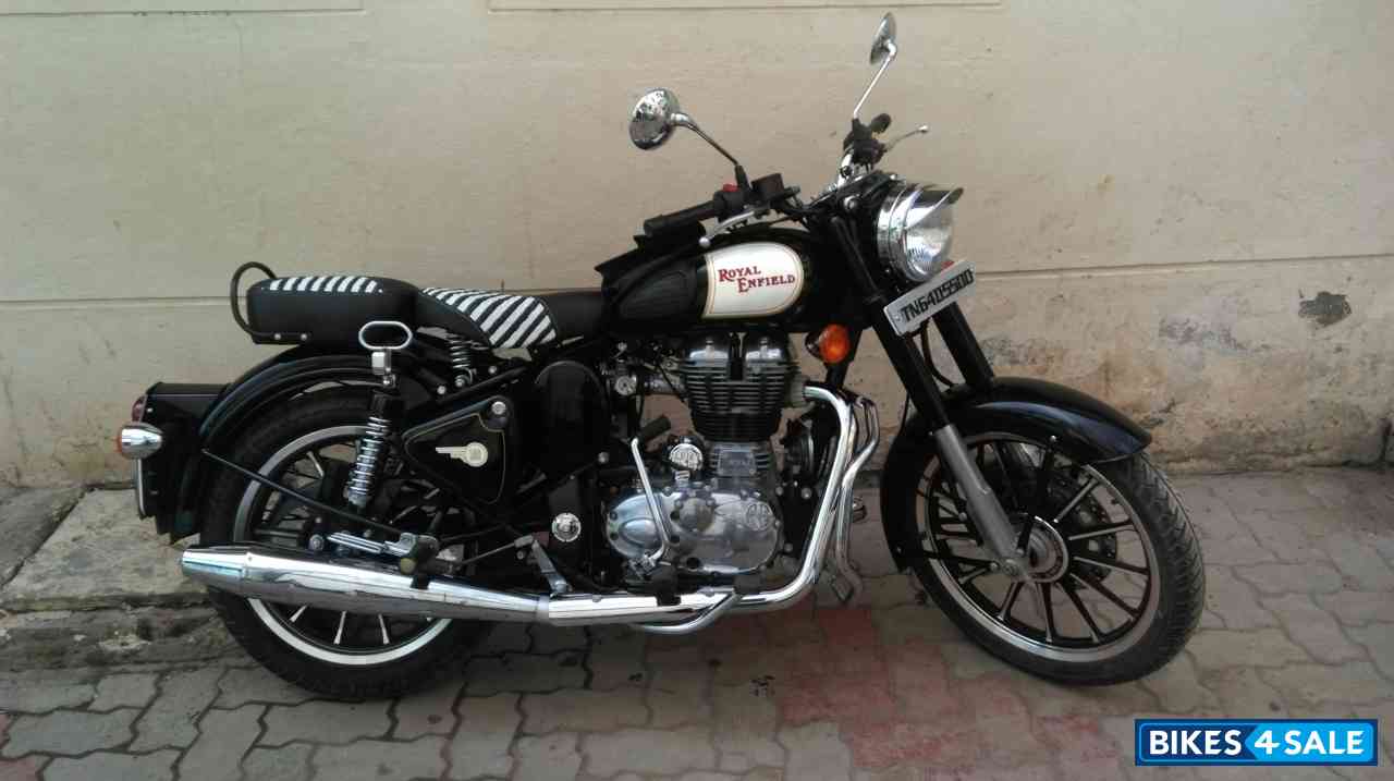 Black Royal Enfield Classic 500