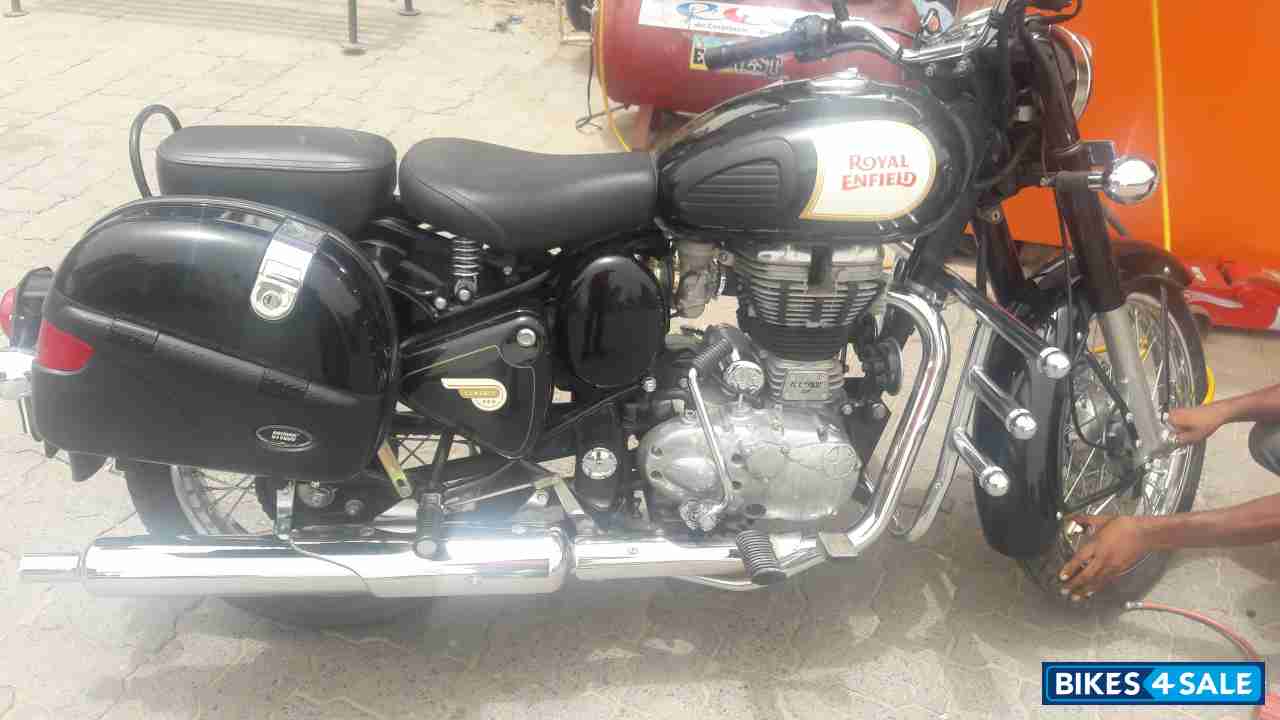 Black Royal Enfield Classic 350