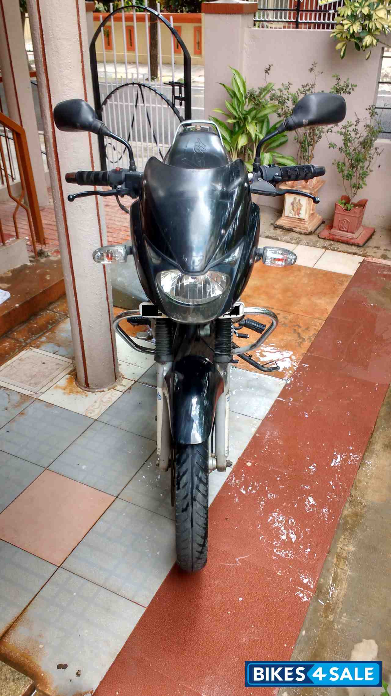 Black Bajaj Pulsar 150 DTSi Black Bajaj Pulsar 150 DTSi