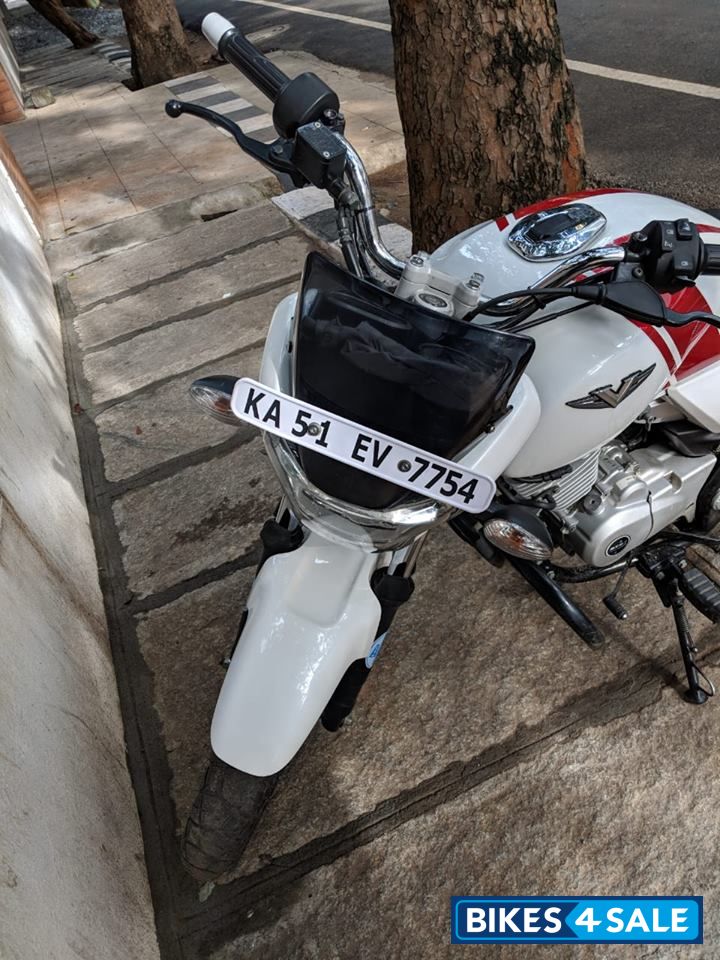 White-red Bajaj V15
