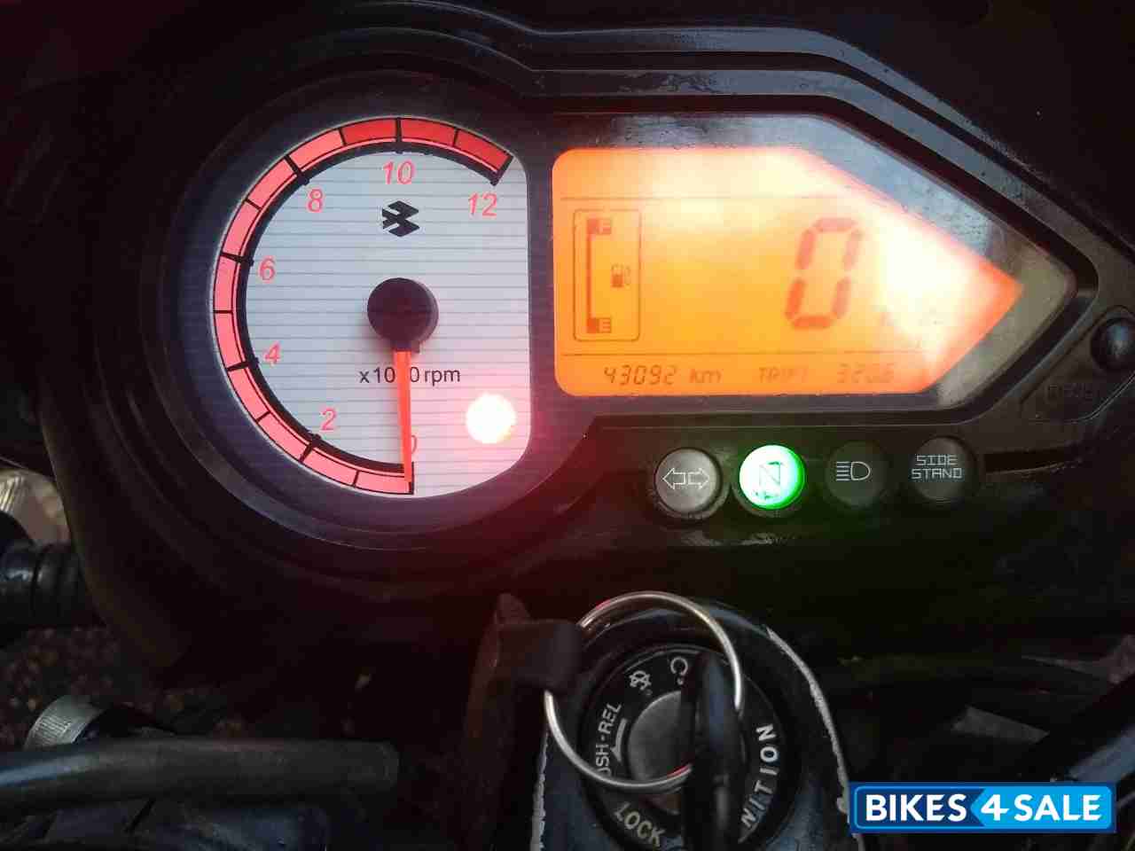 W Red D De Bajaj Pulsar 180 DTSi W Red D De Bajaj Pulsar 180 DTSi
