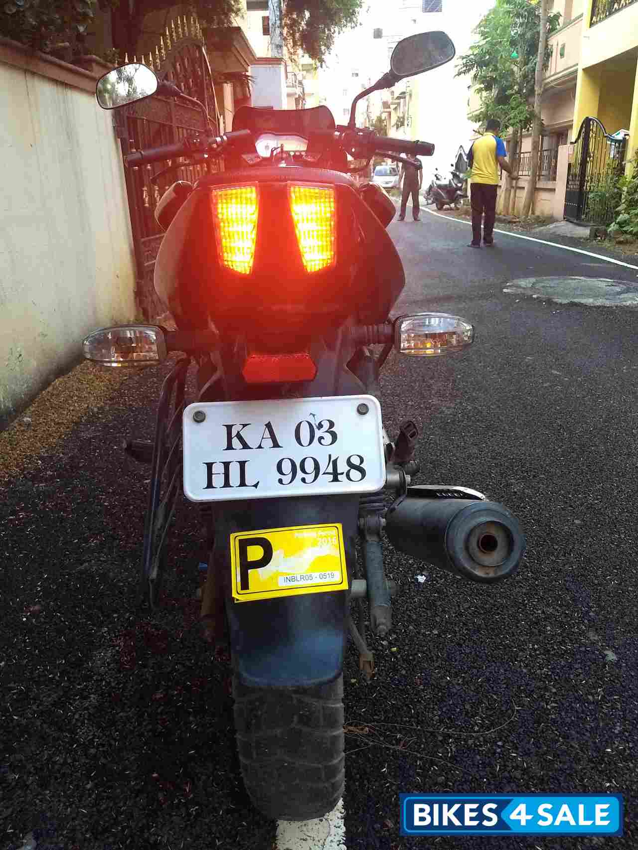 W Red D De Bajaj Pulsar 180 DTSi W Red D De Bajaj Pulsar 180 DTSi