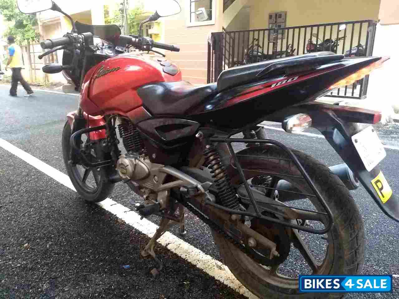 W Red D De Bajaj Pulsar 180 DTSi W Red D De Bajaj Pulsar 180 DTSi