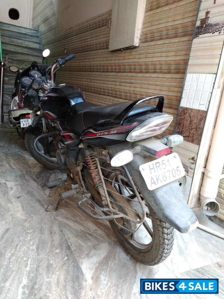 Black & Red Bajaj Discover 100 DTS-Si