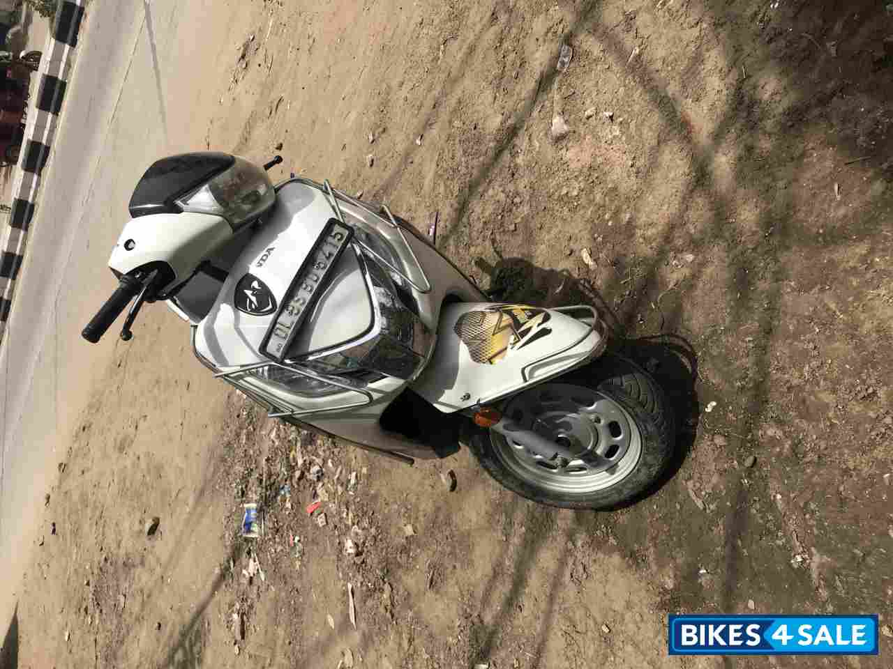 White Honda Activa 125