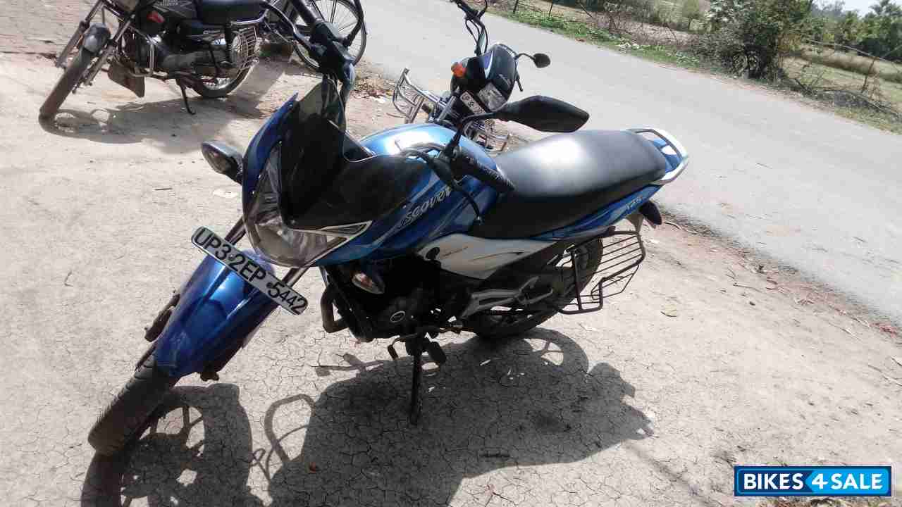 Blue Bajaj Discover 125 ST