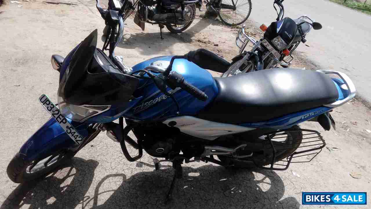 Blue Bajaj Discover 125 ST