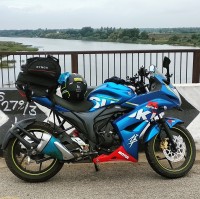 Blue Suzuki Gixxer SF