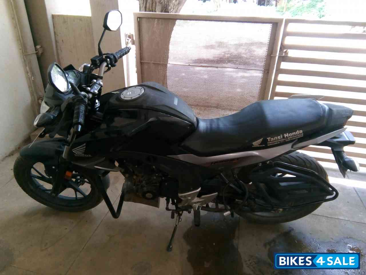 Blue Honda CB Hornet 160R