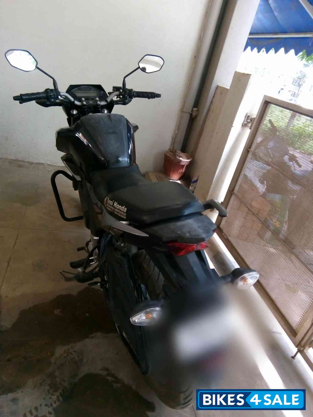 Blue Honda CB Hornet 160R