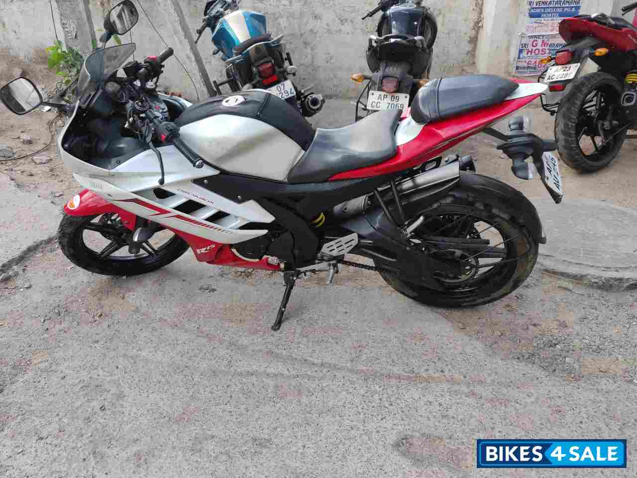 White Red Yamaha YZF R15 V2