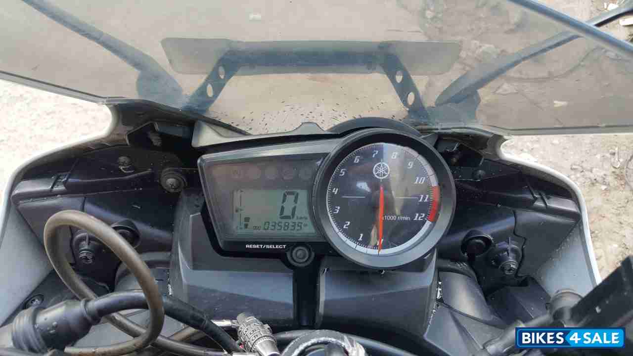 White Red Yamaha YZF R15 V2