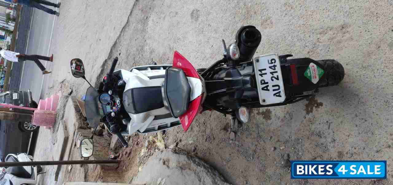 White Red Yamaha YZF R15 V2